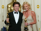 Charlize Theron kidobatta Sean Penn-nel a fegyvergyűjteményét