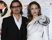 Összeházasodott Angelina Jolie és Brad Pitt