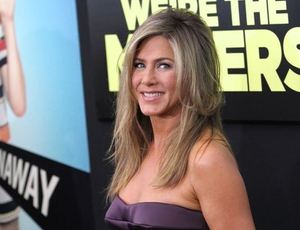 Jennifer Aniston szexi fotói a Családi üzelmek forgatásáról 