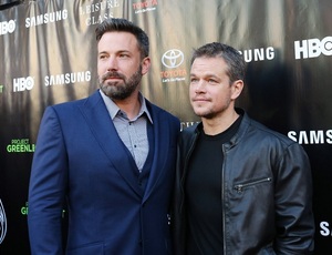 Matt Damon Ben Affleck-et vigasztalja 