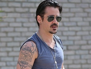 Colin Farrell leszedette a tetkóit 