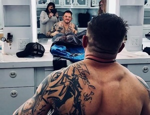 Tom Hardy instagramon hergeli a rajongókat!