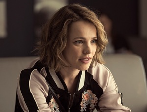 Rachel McAdams játék közben is próbál szerény maradni 