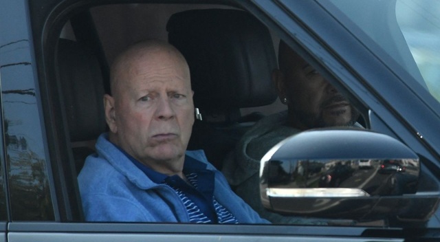 Bruce Willis családjától külön házban él biztonsága érdekében