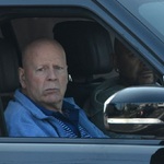 Bruce Willis családjától külön házban él biztonsága érdekében